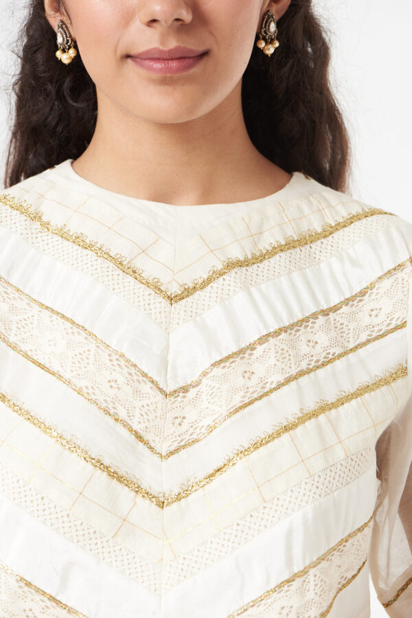 STRIPED APPLIQUE BLOUSE